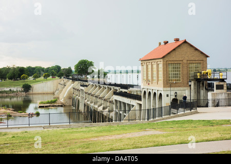 Barrage du Lac Overholser à Oklahoma City, construit en 1917 et 1918 pour retenir l'eau du nord de la rivière canadienne. Banque D'Images