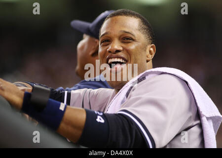 Minneapolis, MN, USA. 3 juillet, 2013. 3 juillet 2013 : New York Yankees le deuxième but Robinson Cano (24) est tout sourire dans l'étang au cours de la partie de baseball de ligue majeure entre les Twins du Minnesota et les Yankees de New York au champ cible à Minneapolis, au Minnesota, New York a gagné 3 - 2. Credit : csm/Alamy Live News Banque D'Images