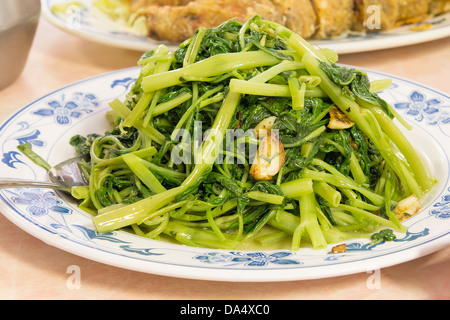 Chinois Sauté de légumes à l'ail vert Kangkong lave closeup Banque D'Images