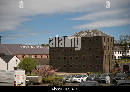 Le whiskey irlandais Bushmills Distillery dans le comté d'Antrim, Irlande du Nord, Royaume-Uni Banque D'Images