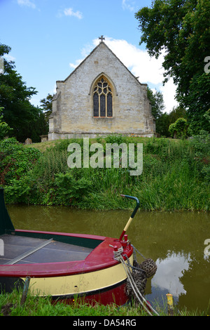 Eglise Sainte Croix sur la rive de l'Oxford Canal par Shipton on Cherwell, Oxfordshire Banque D'Images