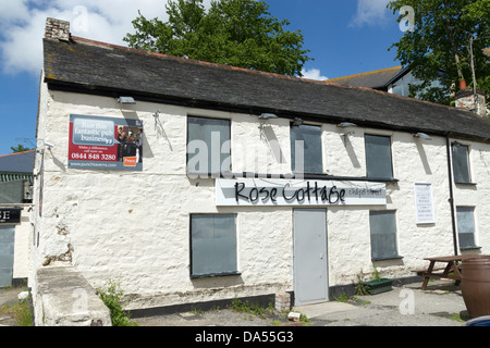 Rose Cottage Pub fermés et barricadés. Truro Cornwall England UK Banque D'Images