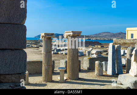 L'Europe la Grèce, Delos, colonnes doriques dans le site archéologique Banque D'Images