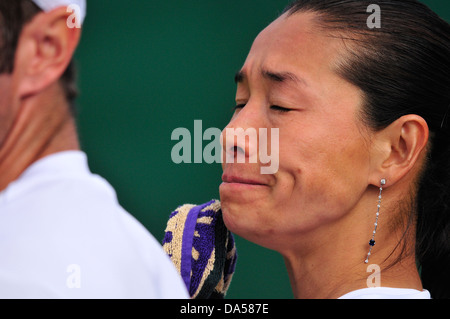 Kimiko Date-Krumm (Japon) jouant le double mixte avec David Marrero (Espagne) à Wimbledon 2013 Banque D'Images