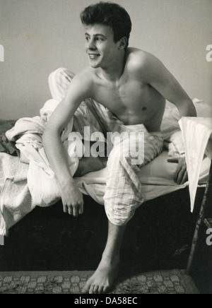 La chanteuse pop britannique MARK WYNTER à son Woking accueil en 1960 Banque D'Images
