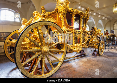 L'Angleterre, Surrey, Londres, Buckingham Palace, le Royal Mews, le grand entraîneur de Britannia Banque D'Images