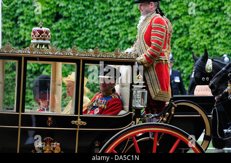 Sa Majesté la Reine Elizabeth et le duc d'Édimbourg en transport à l'occasion du mariage du Prince William et Kate Middleton Banque D'Images