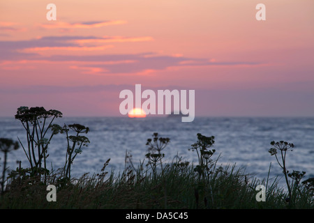 Alderney coucher de soleil sur la mer Channel Islands Banque D'Images