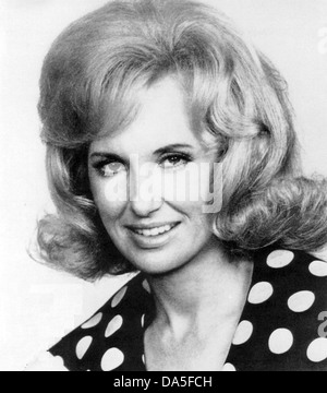 TAMMY WYNETTE (1942-1998) photo promotionnelle d'entre nous la chanteuse de country en 1968 Banque D'Images