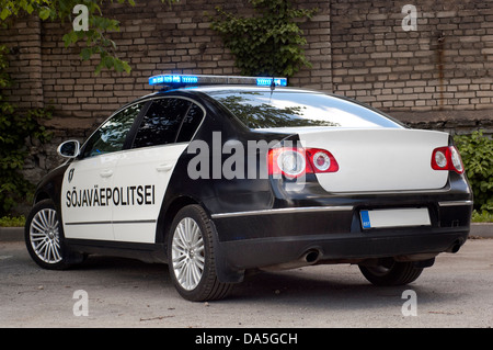 Une voiture de police militaire estonien avec alarmlights Banque D'Images