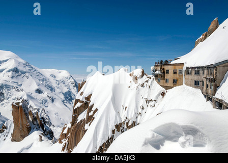 Les bâtiments proches du sommet de l'Aiguille du Midi, Chamonix Mont Blanc, France, câble-car Banque D'Images