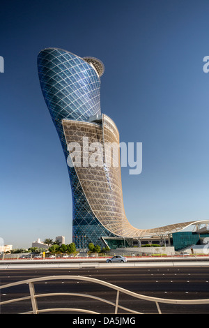 Émirats Arabes Unis, ÉMIRATS ARABES UNIS, Moyen Orient, Abu Dhabi, Ville, Capital Gate Tower, l'architecture, futuriste, verre, impact, moderne, ne Banque D'Images