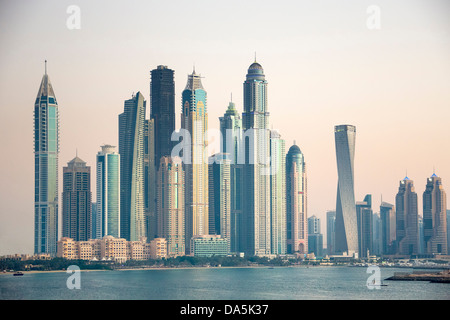 Émirats Arabes Unis, ÉMIRATS ARABES UNIS, Dubai, ville, port de plaisance de Dubaï, l'architecture, bâtiments, futuriste, marina, moderne, nouveau, des gratte-ciel, sun Banque D'Images