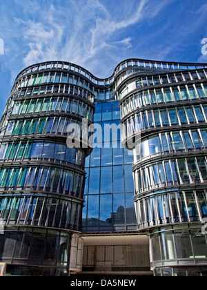 Façade d'Amazon de neuf bureaux à Holborn Viaduct 60, près de Smithfield Market, City of London, Londres, Angleterre, Royaume-Uni Banque D'Images