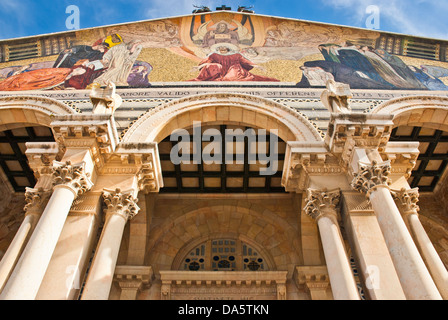 L'Eglise de toutes les nations aussi connu sous le nom de la basilique de l'Agonie. C'est une église catholique romaine située sur le Mont des Oliviers Banque D'Images