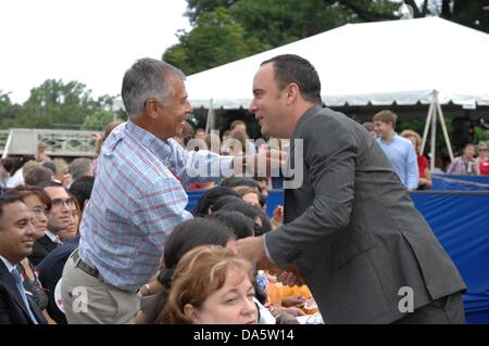 4 juillet 2013 - Charlottesville, Virginia, USA - chanteur Dave Matthews est l'orateur principal lors de la 51e célébration annuelle de la Journée de l'indépendance et de naturalisation Cérémonie à Monticello. (Crédit Image : © Tina Fultz/ZUMAPRESS.com) Banque D'Images