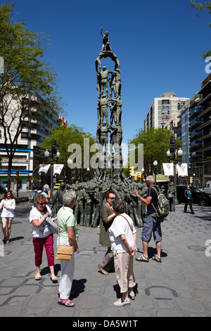 Monument aux castellers sur La Rambla Nova avenue dans le centre de Tarragone catalogne espagne Banque D'Images