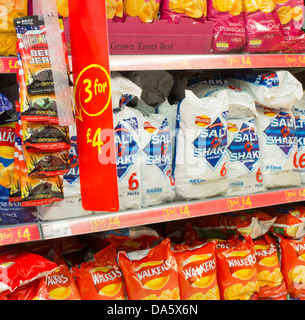 Crisp offre en magasin Asda. Banque D'Images