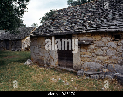 Dalmatie Croatie Maisons de village traditionnelle faite entièrement en pierre Pakovo Selo Village Banque D'Images