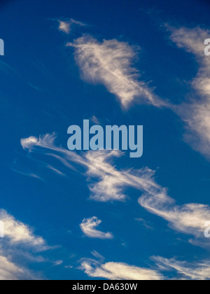 Blanc, bleu, nuages, dessins, fluffy, sky Banque D'Images