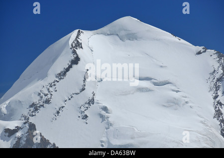 Castor dans les alpes suisses sur la frontière italienne. Visible sur le glacier la route vers le sommet Banque D'Images