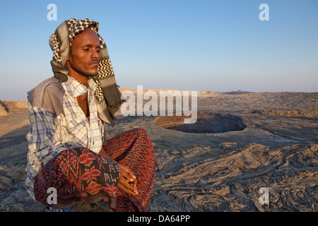 Ertale volcanical, volcan,, Afrique, montagne, montagnes, nature, la lave, l'Éthiopie, l'homme, s'asseoir, Banque D'Images