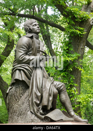 Robert Burns Sculpture est situé à l'extrémité sud de Literary Walk à Central Park, New York City, Etats-Unis Banque D'Images