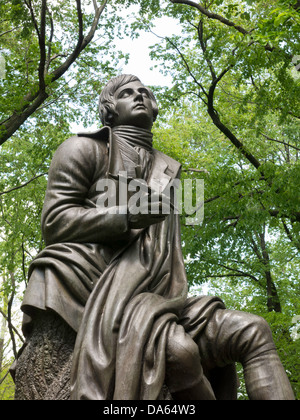 Robert Burns Sculpture est situé à l'extrémité sud de Literary Walk à Central Park, New York City, Etats-Unis Banque D'Images