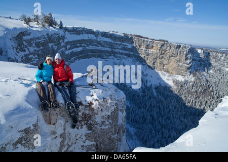 Visite guidée en raquettes, randonnée en raquettes, visite, excursion en montagne, Creux du Van, Val de Travers, Neuchâtel Jura, canton, JU, neige, hiver, clif Banque D'Images