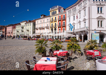 Piazza Grande, Locarno, lieu, canton, TI, Tessin, Suisse, ville du Sud, ville, la Suisse, l'Europe, restaurant de rue, façade Banque D'Images