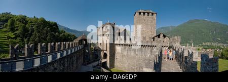 Les touristes, Monte Bello, visite, bâtiment, construction, château, Tourisme, vacances, canton, TI, Tessin, Suisse du Sud, Switzerl Banque D'Images