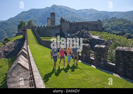 Les touristes, Monte Bello, visite, bâtiment, construction, château, Tourisme, vacances, canton, TI, Tessin, Suisse du Sud, Switzerl Banque D'Images