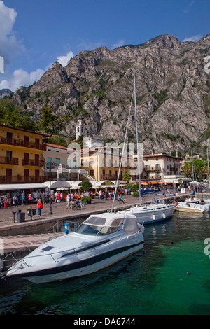 Limone, lac de Garde, Italie, Europe, lac, lacs, village, rock, falaise, Banque D'Images