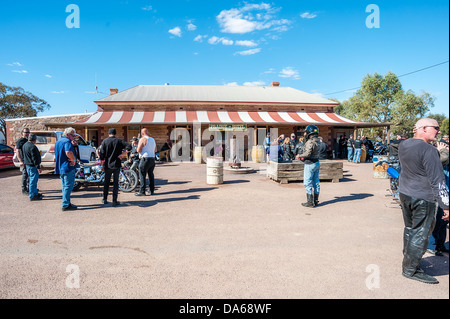 L'hôtel La Prairie, un monument pub dans l'outback Australie du Sud, juste à l'ouest de la chaîne des Flinders. Banque D'Images