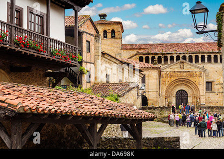 Église collégiale romane Santa Juliana Santillana del Mar Cantabrie Espagne Banque D'Images