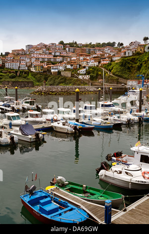 Bateaux de pêche port de pêche Lastres Principado de Asturias Espagne Banque D'Images