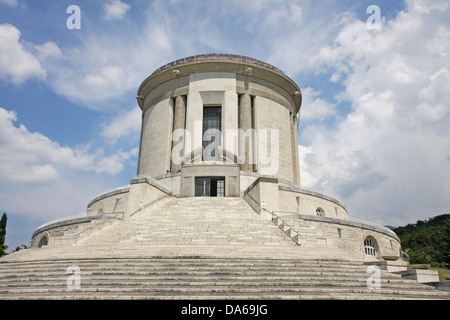 Ossuaire de soldats tombés pendant la première guerre mondiale, dans la ville de Rovereto en Italie Banque D'Images