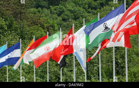 Ensemble de drapeaux de couleur de nombreuses nations du monde que forme tout au long de Banque D'Images