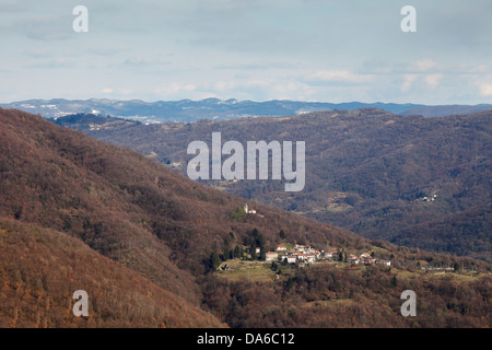 Vallées et les montagnes, à la frontière entre l'Italie, l'Autriche et la Slovénie, le Frioul Banque D'Images