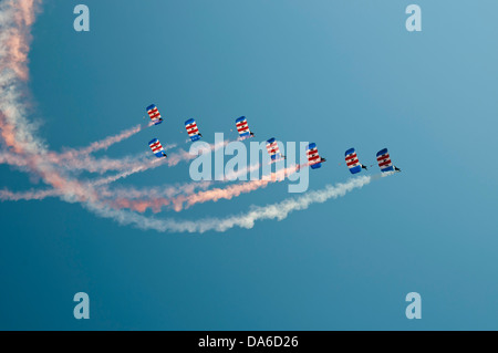 Llandudno Air show l'équipe de démonstration de parachutisme Falcons RAF Banque D'Images
