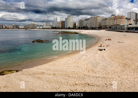 La plage de Riazor La Coruña Galice Espagne Banque D'Images
