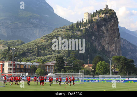 Arco, Italie. Le 04 juillet, 2013. Les joueurs de Munich prendre part à la pratique au camp de formation du FC Bayern Munich de Arco, Italie, 04 juillet 2013. L'équipe se prépare pour la prochaine saison au camp d'entraînement à Arco à partir du 04 au 12 juillet 2013. Photo : Karl-Josef Opim/dpa/Alamy Live News Banque D'Images