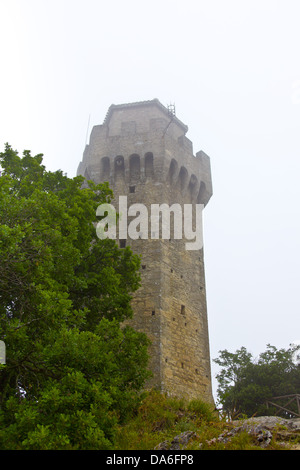 Montale, la troisième tour à San Marino Banque D'Images