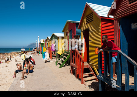 Victorian de cabines, St James Beach, Cape Town, Afrique du Sud Banque D'Images