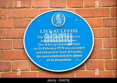 Plaques du patrimoine 1970 bleu pour vivre à Leeds concert par l'OMS sur le campus de l'Université de Leeds West Yorkshire Angleterre UK Banque D'Images