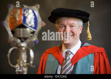 Birmingham, UK. 05 juillet, 2013. Lord Tony Hall, directeur général de la BBC reçoit un diplôme honorifique de l'Université de Birmingham, Royaume-Uni. Crédit : John James/Alamy Live News Banque D'Images