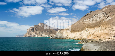 Oman, Mascate, plage Mughsail, littoral panoramique spectaculaire Banque D'Images