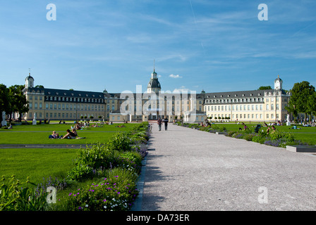 Le château de Karlsruhe en Allemagne Banque D'Images