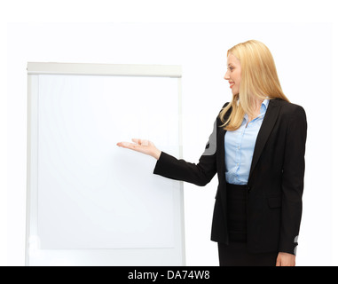 Businesswoman pointing at tableau blanc vide Banque D'Images