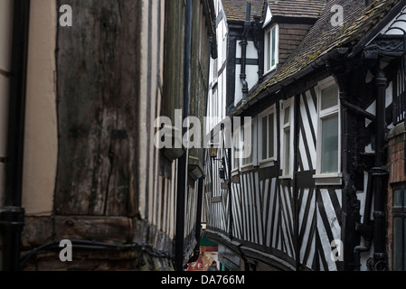 Cadre en bois noir et blanc le long de bâtiments médiévaux tâtonnent Lane, Shrewsbury Banque D'Images
